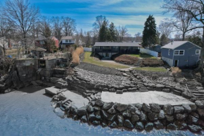 Lakefront 5 Bedroom Vacation Home - Sleeps 12!
